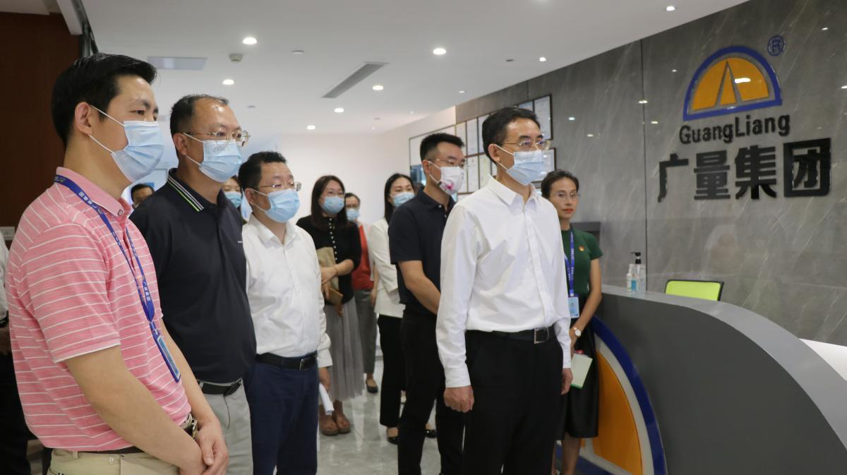 东莞市人大常委会潘新潮副主任莅临尊龙官方网站集团调研