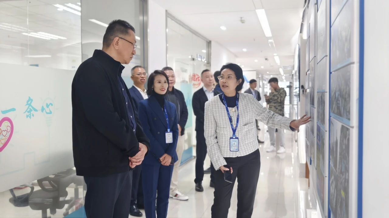 尊龙官方网站集团｜东菽愿铣墙值赖痴代表团来访，，，，调研数字化转型与智能化生长